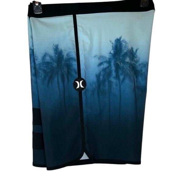 HURLEY Phantom Quick Dry 19" Outseam Shorts in Black & Blue Men's 38" Waist - Picture 2 of 9